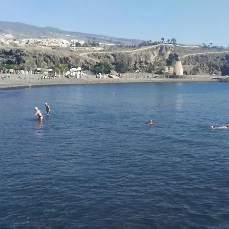 Apartamento A Pie De Playa شقة *